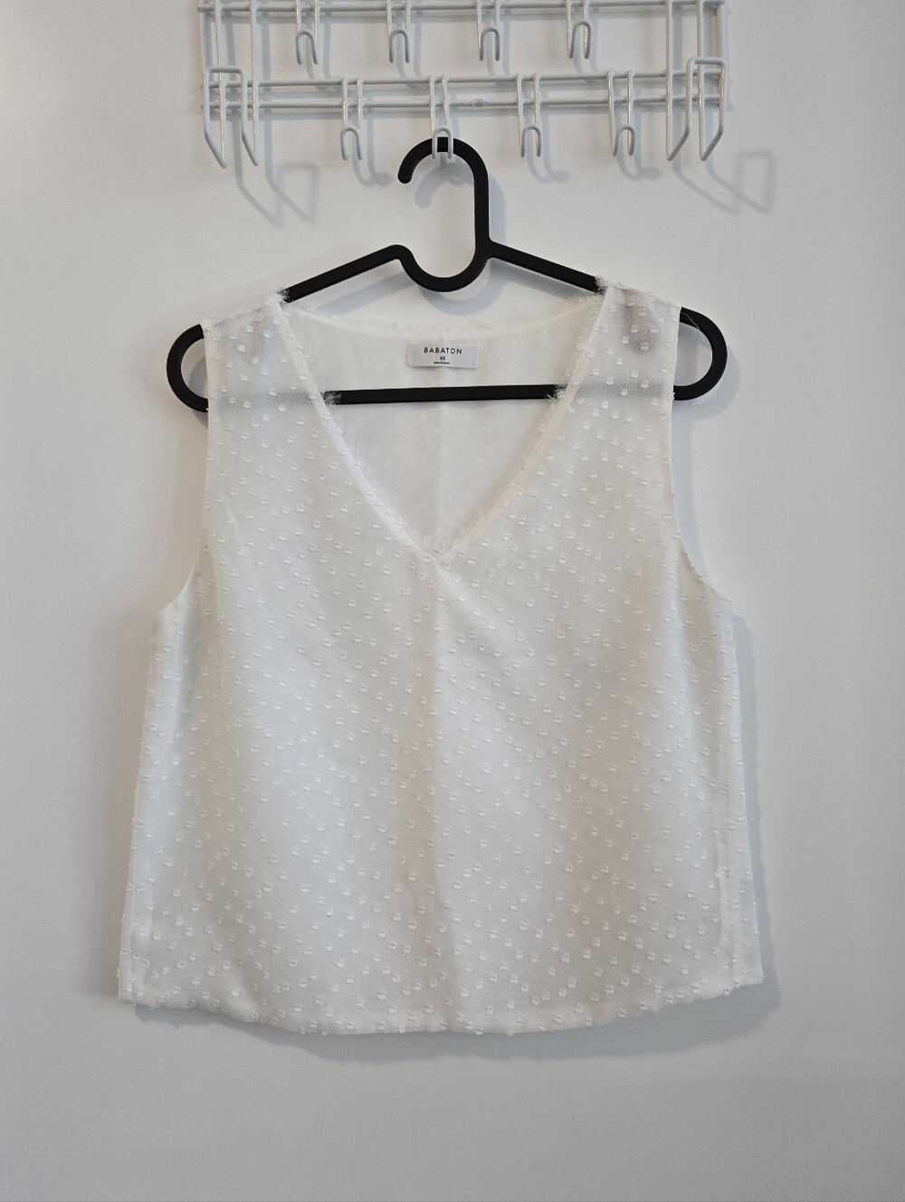 Babaton White Swiss Dot V-Neck Sleeveless Shell
